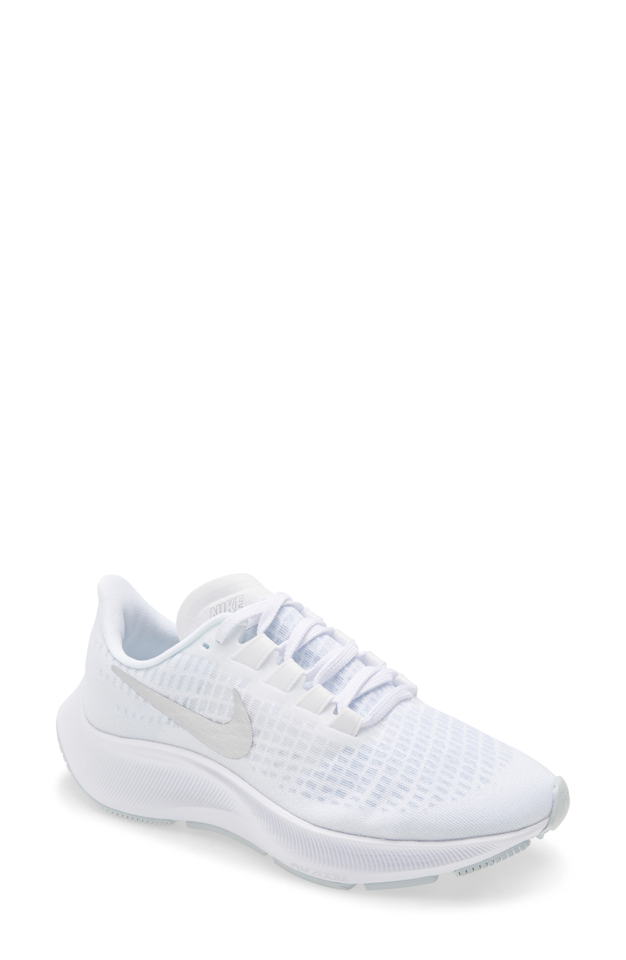 white nike sneakers for ladies