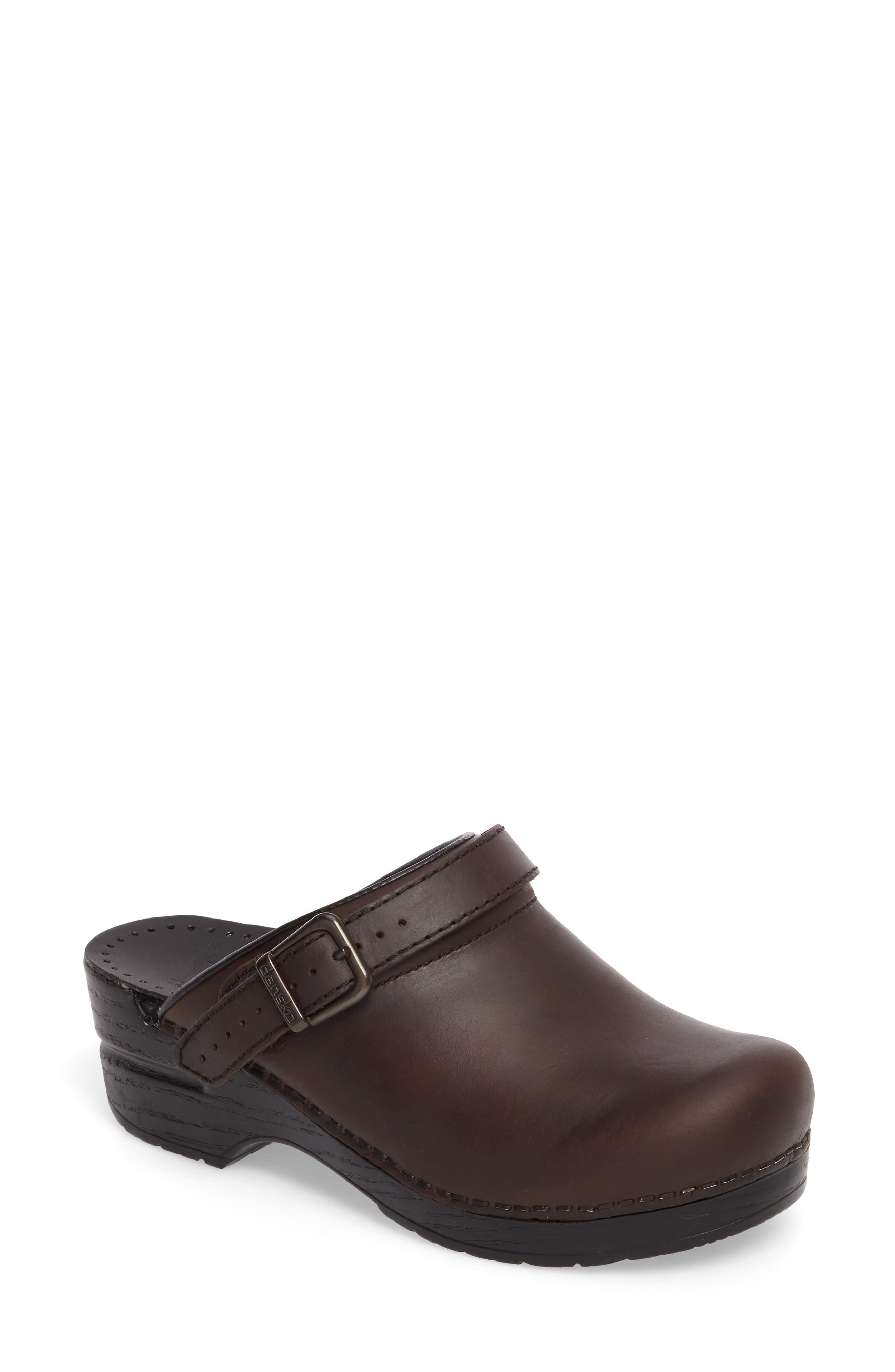 womens brown leather clogs