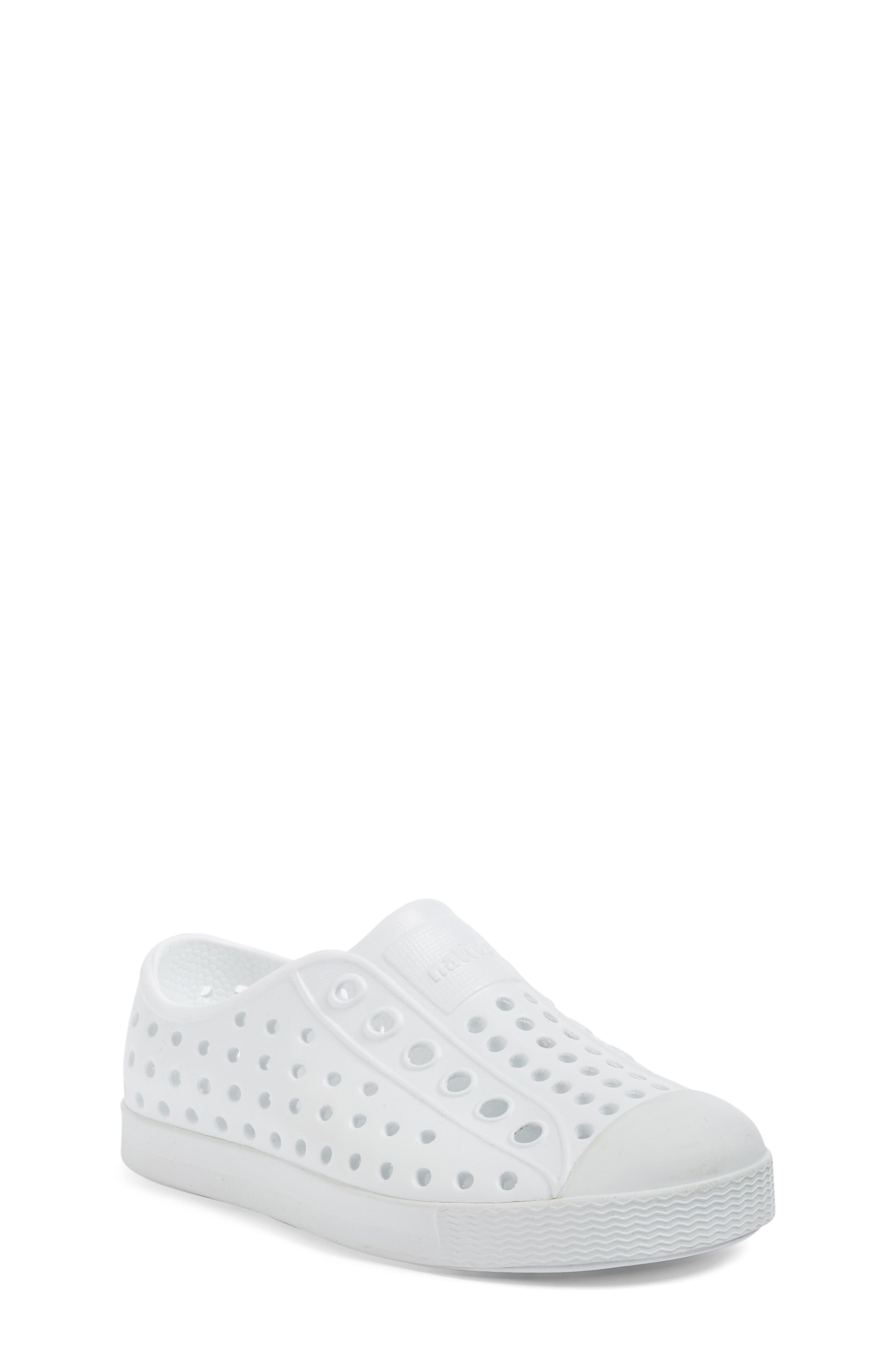 kids white athletic shoes