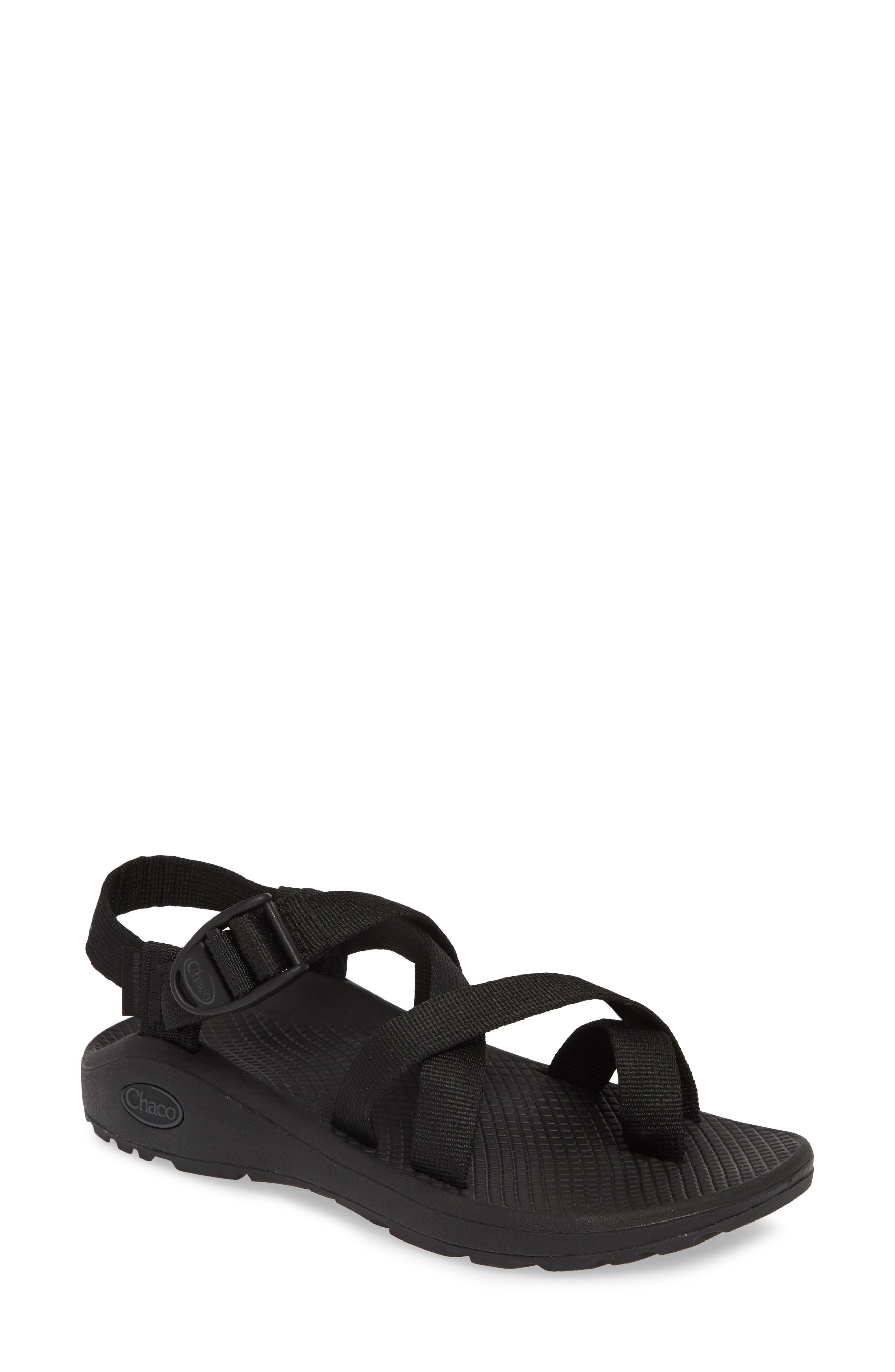 black strappy chacos