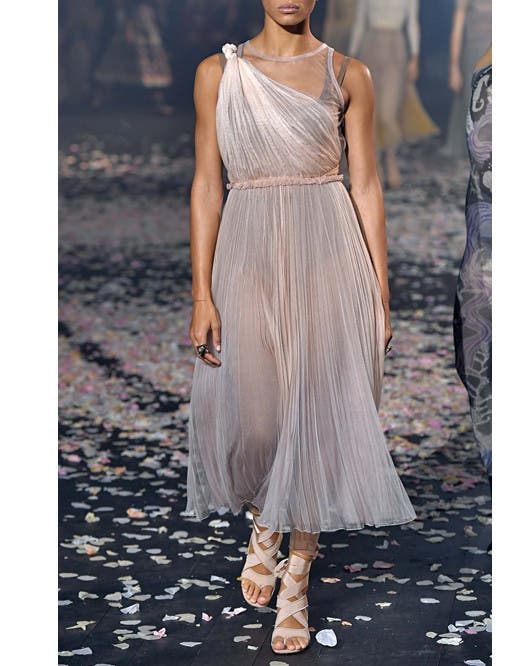 Semiformal spring dressing for women.