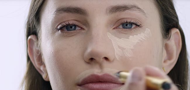 Highlight around lips.