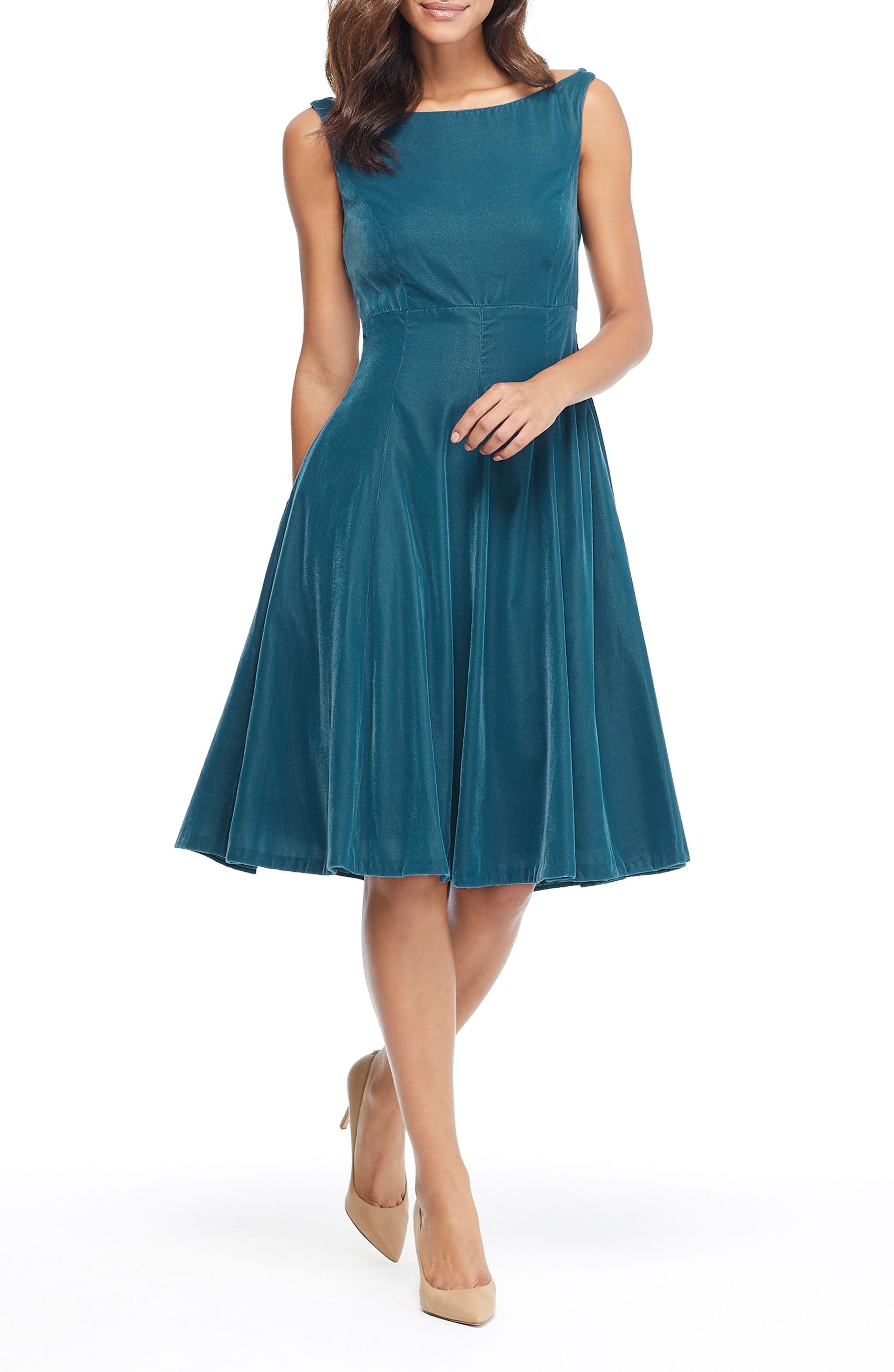 Gal Meets Glam Collection Christine Velvet Bateau Neck Dress, Green