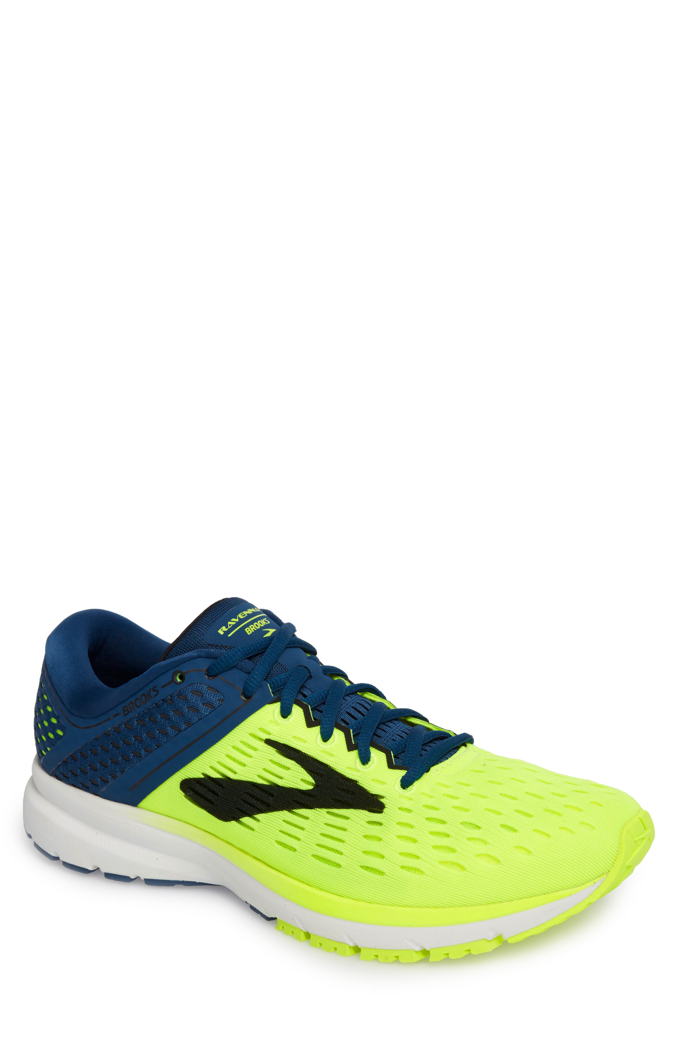 nike brooks running shoes