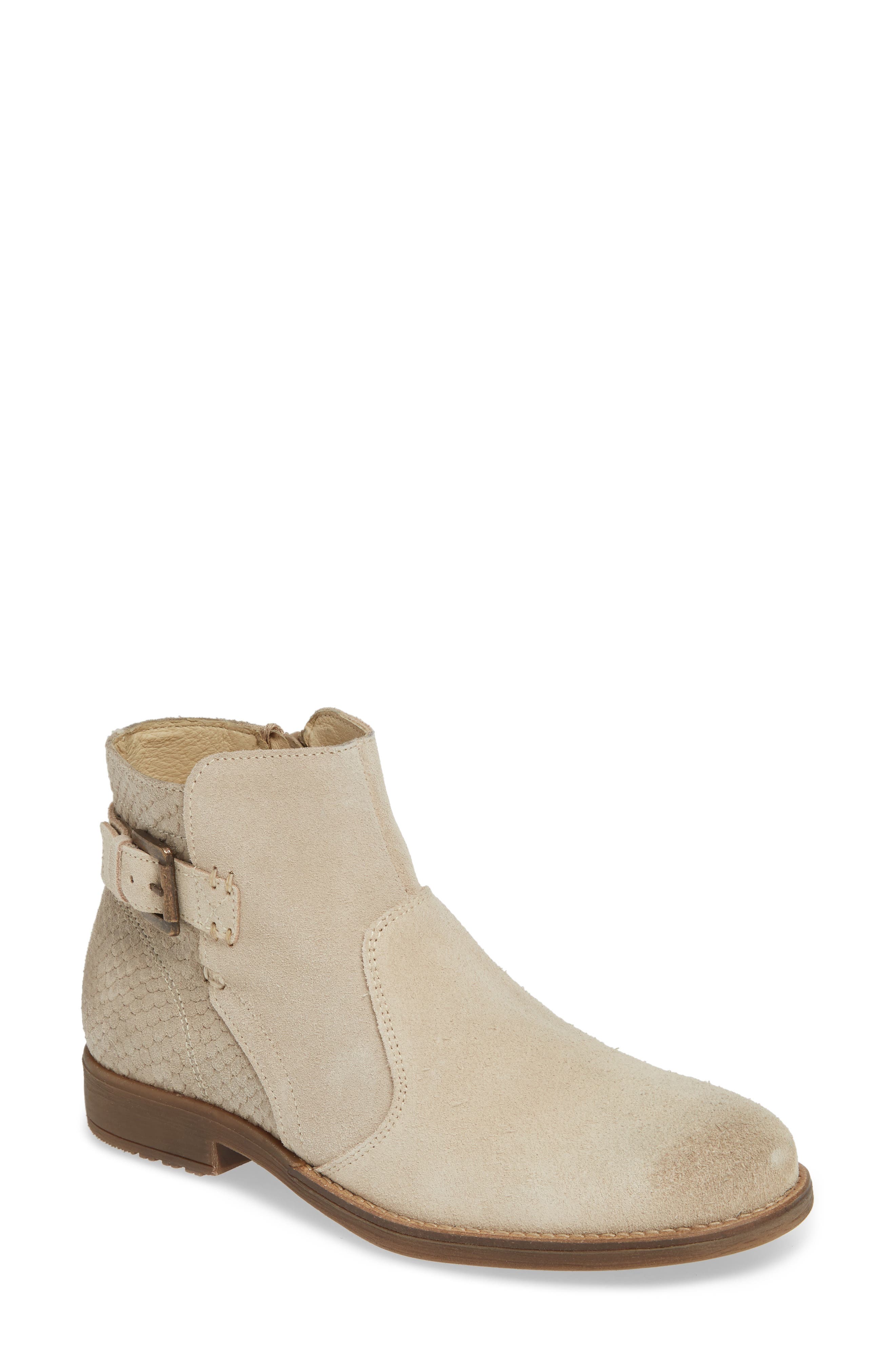 Bos. & Co. Tryn Bootie, Beige