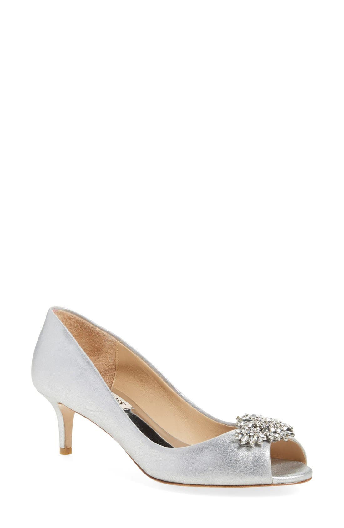 badgley mischka onyx kitten heel pump