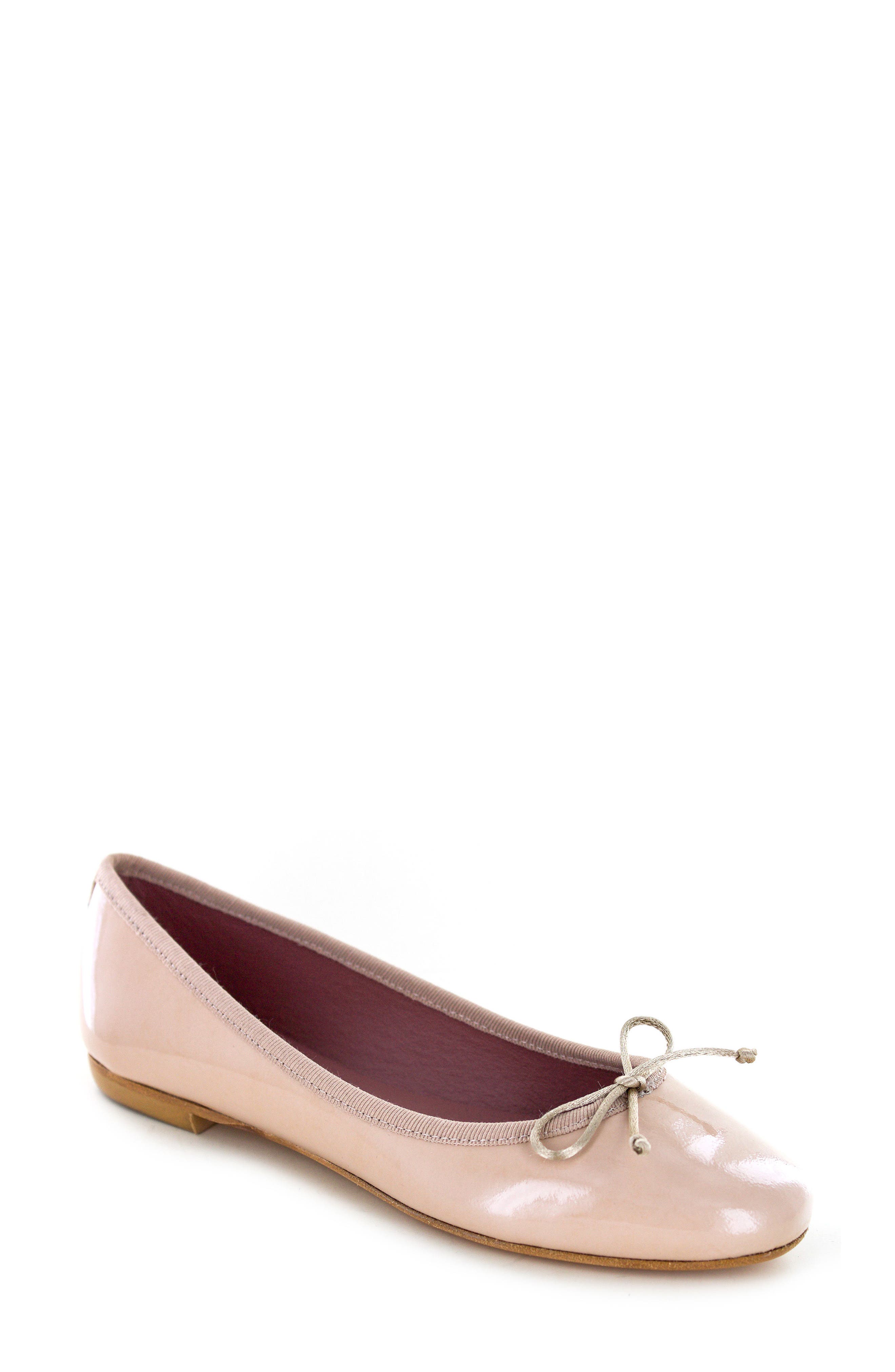 Summit By White Mountain Kendrick Flat Beige