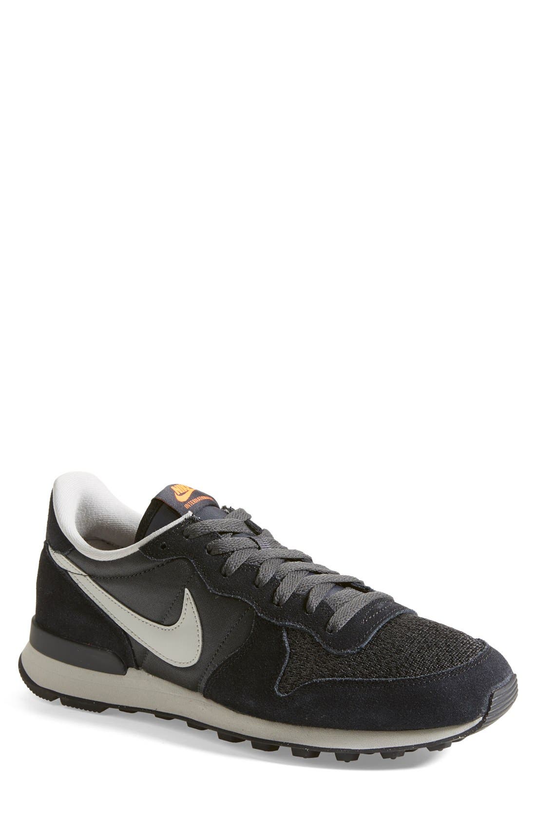 womens nike internationalist sneaker