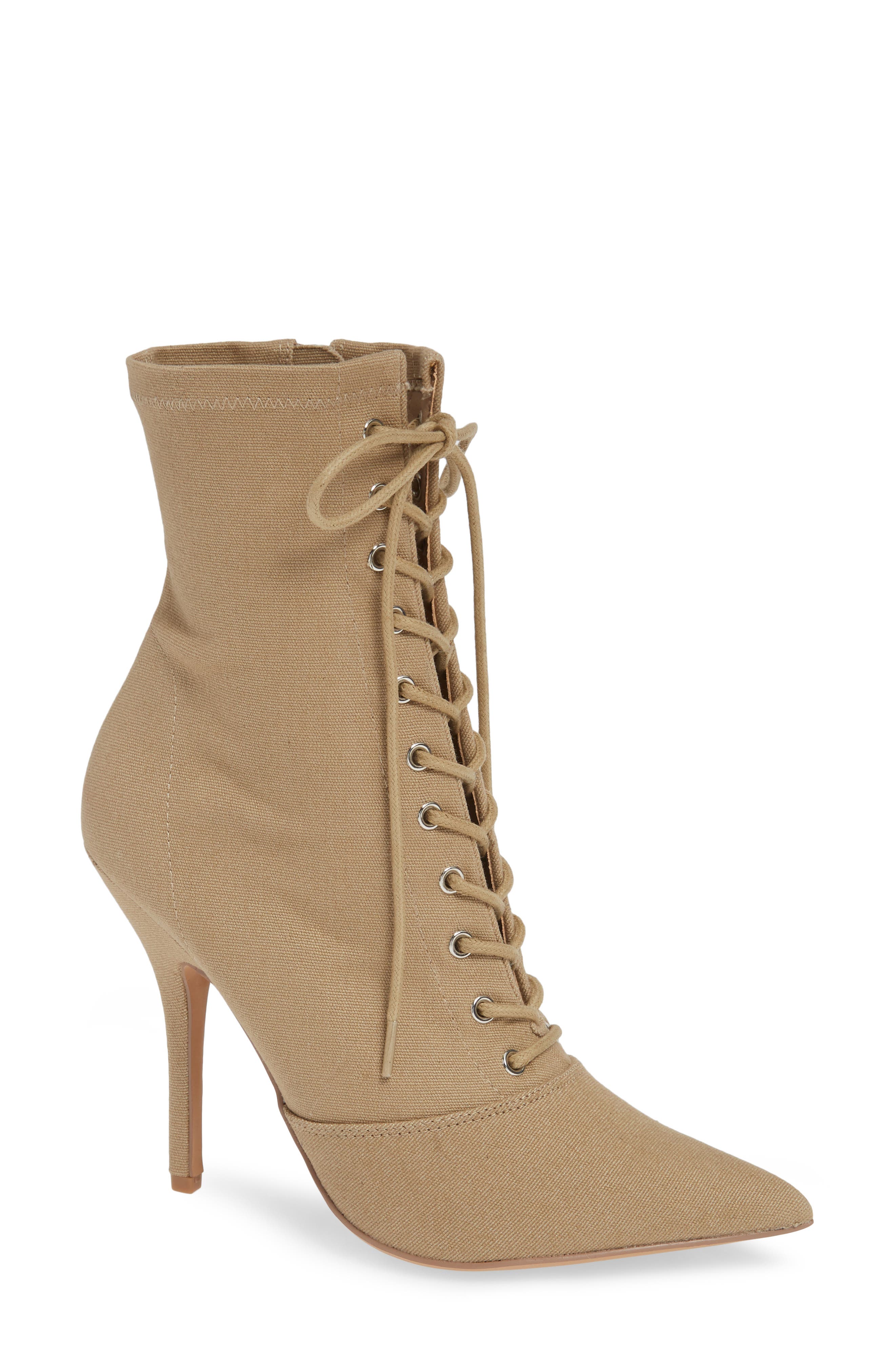 Steve Madden Kisses Bootie