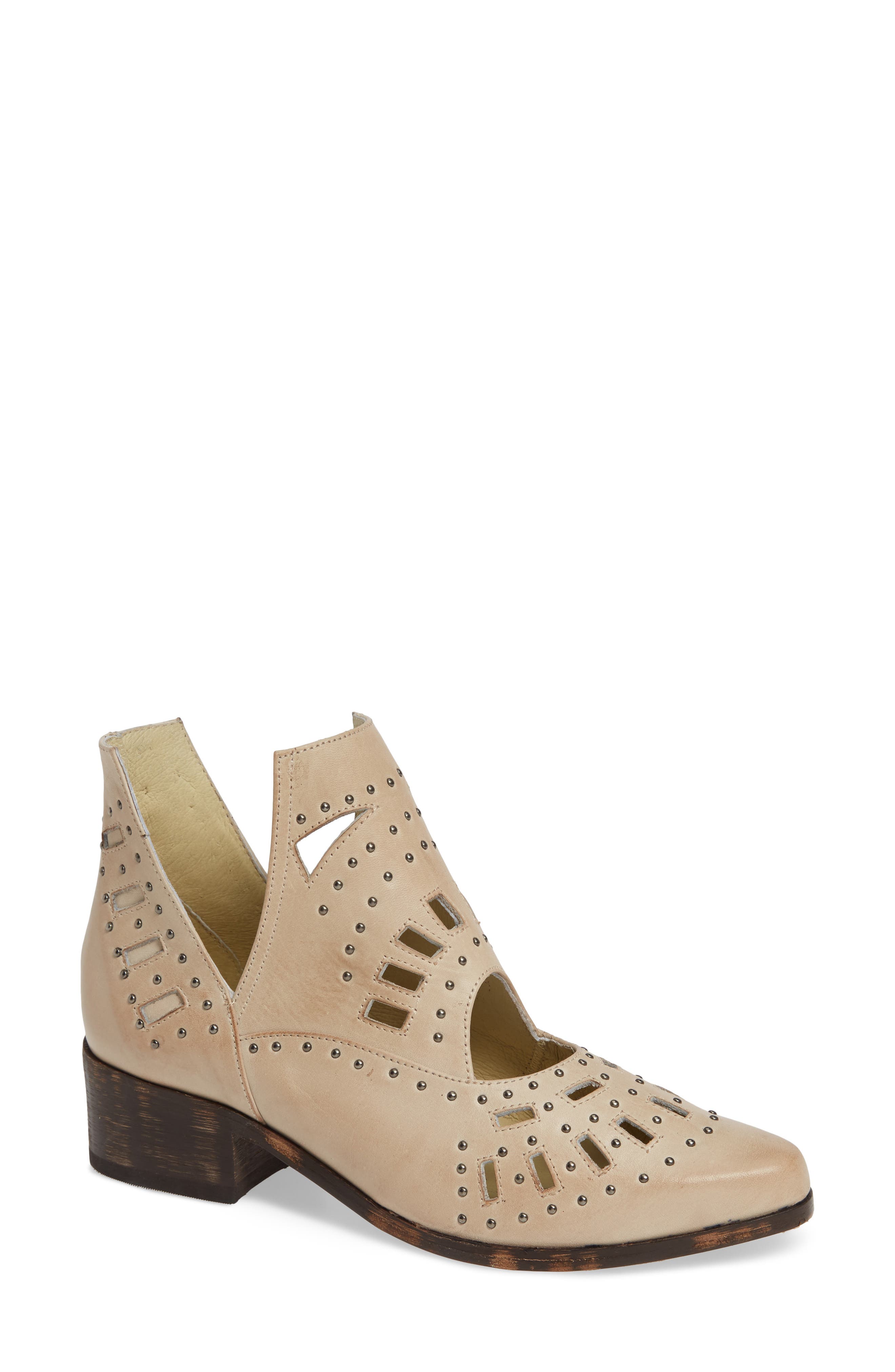 Sbicca Devlyn Bootie B - White