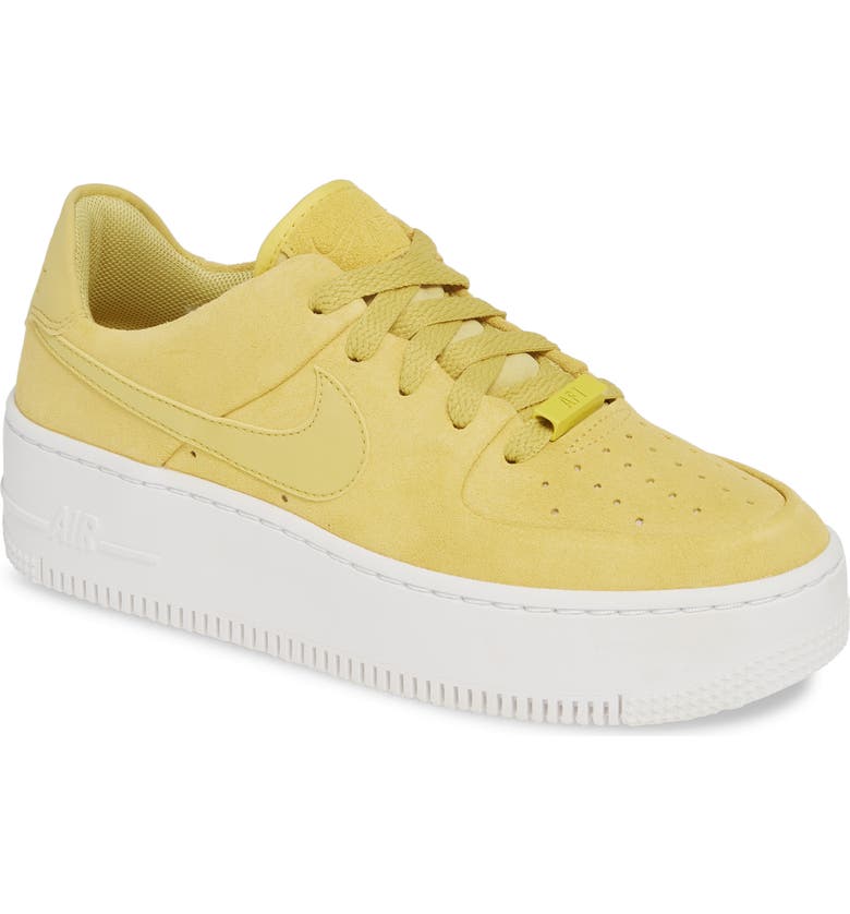 Nike Platforms AIR FORCE 1 SAGE LOW PLATFORM SNEAKER