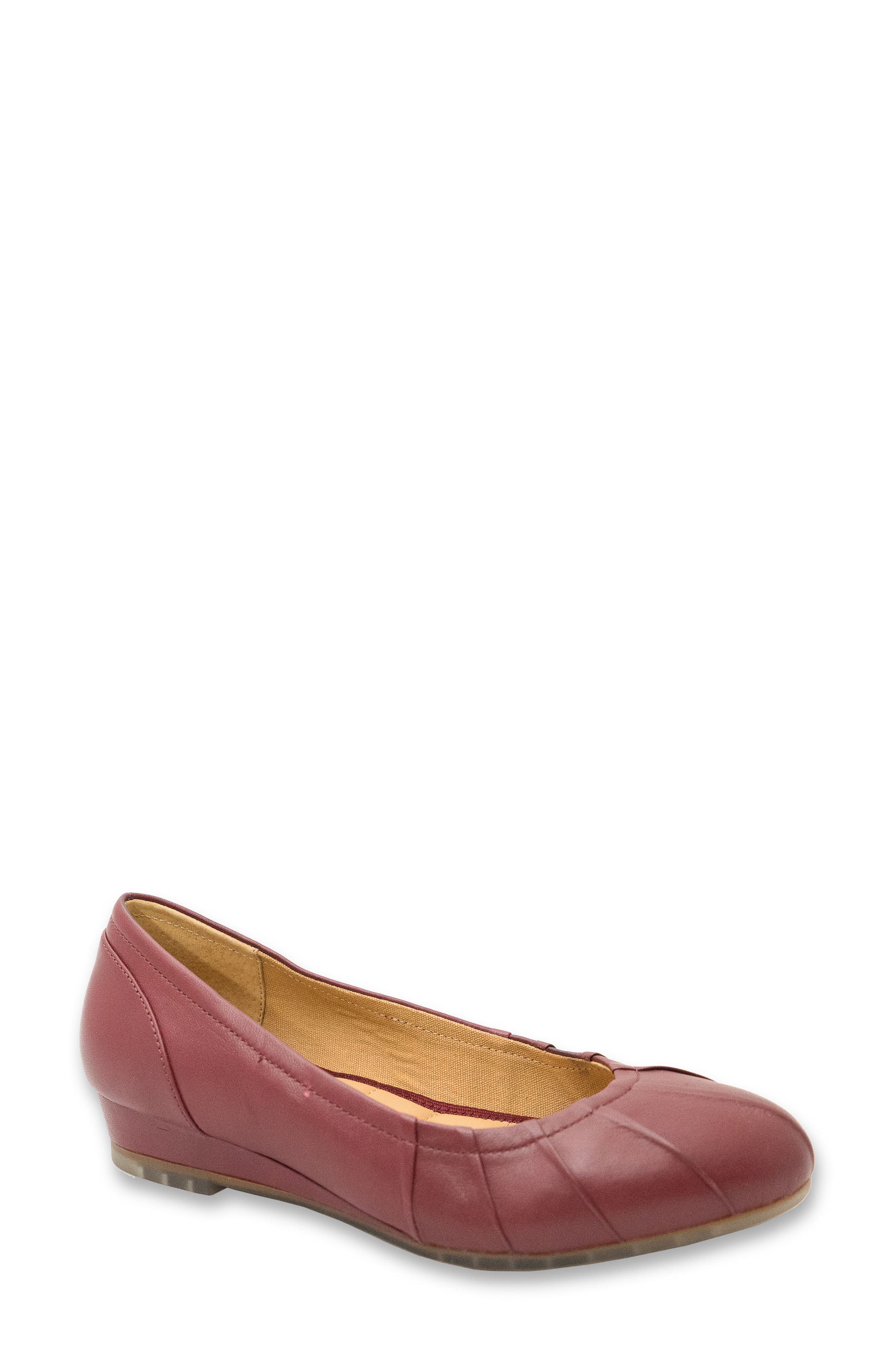 Me Too Marcie Pleated Wedge- Burgundy