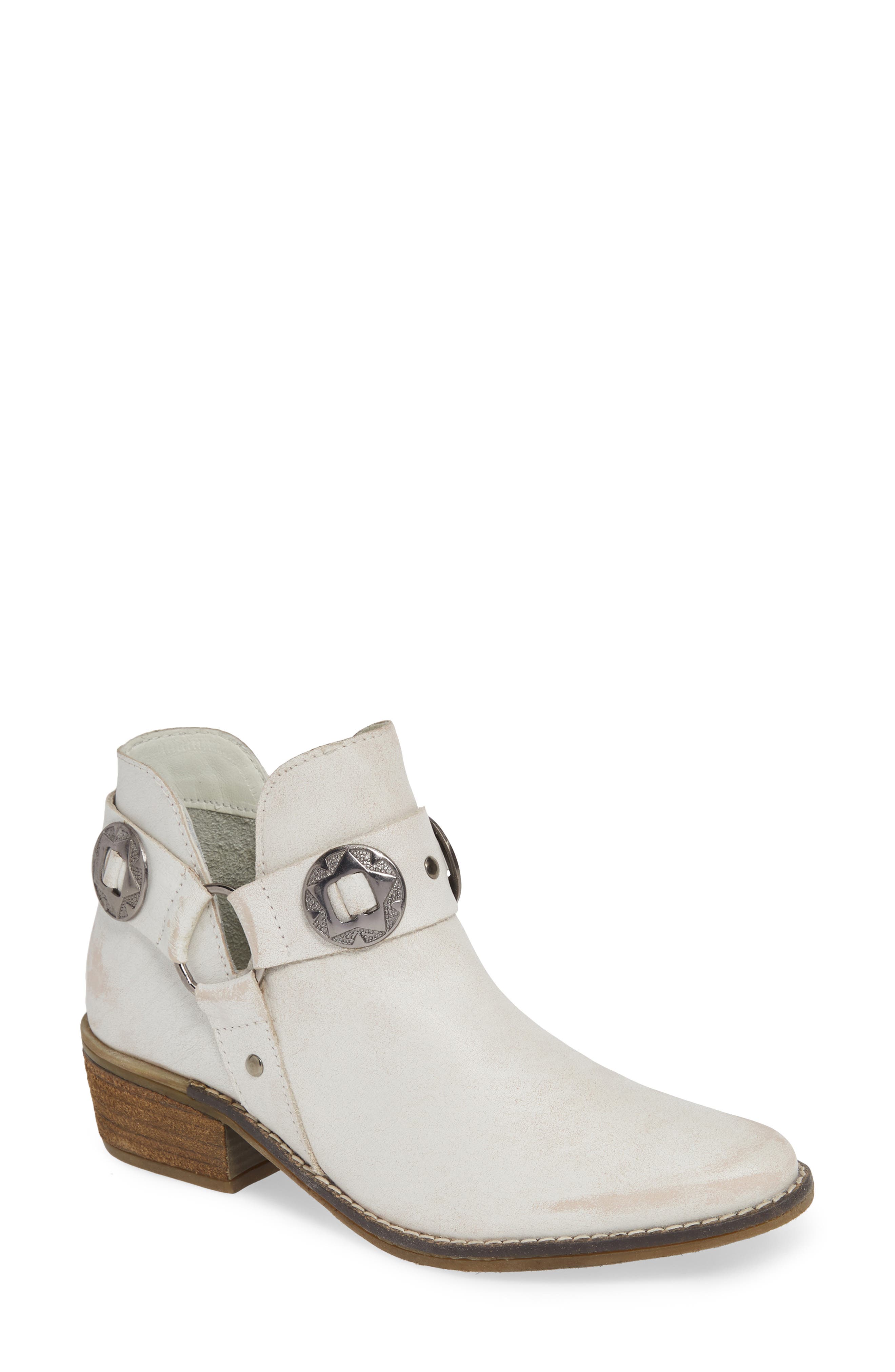 Chinese Laundry Austin Bootie, White