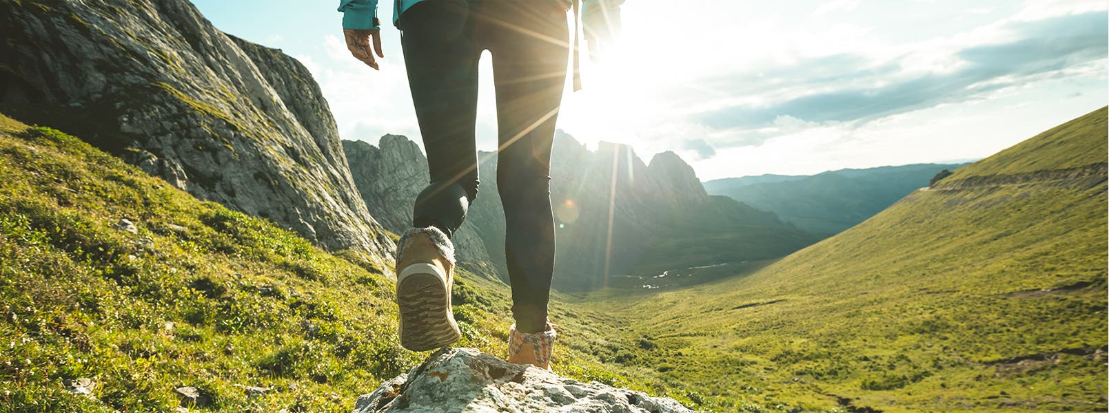 Hiking pants vs. leggings. Are leggings good for hiking?