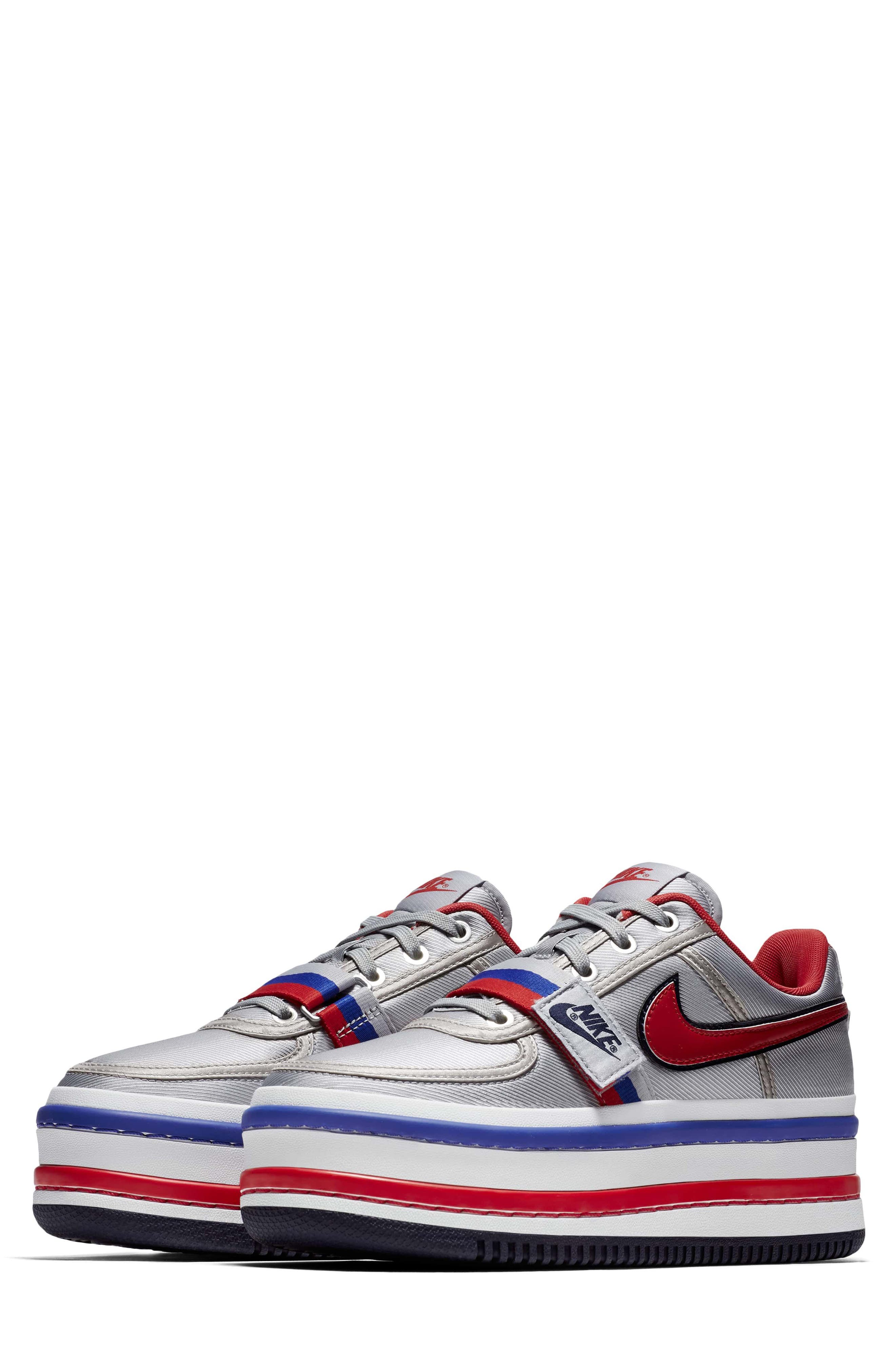 Nike Vandal 2k Sneaker In Silver 