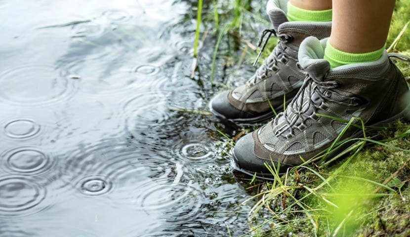 What to wear when hiking in the rain