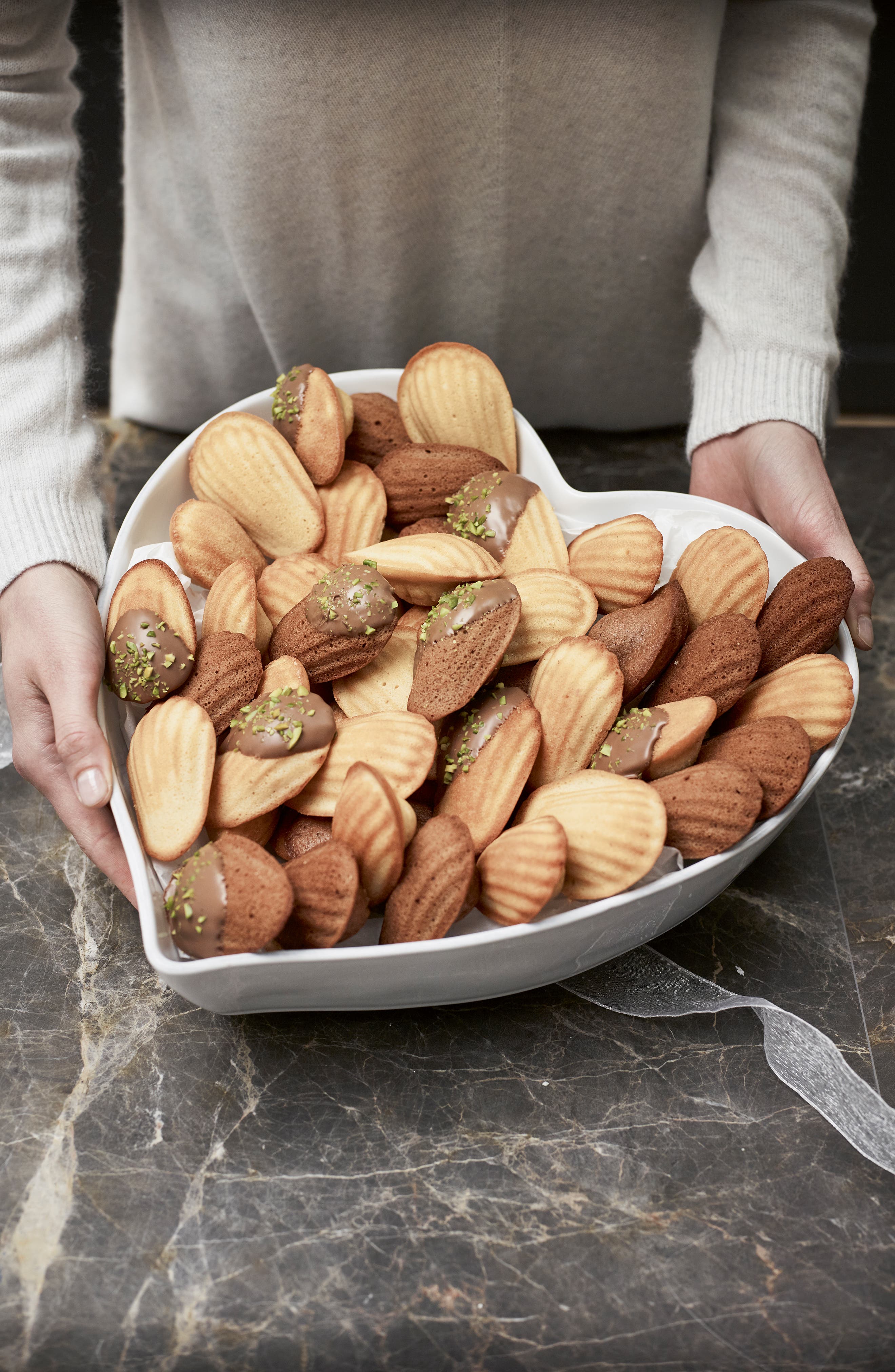 The White Company Porto Stoneware Heart Roaster | Nordstrom