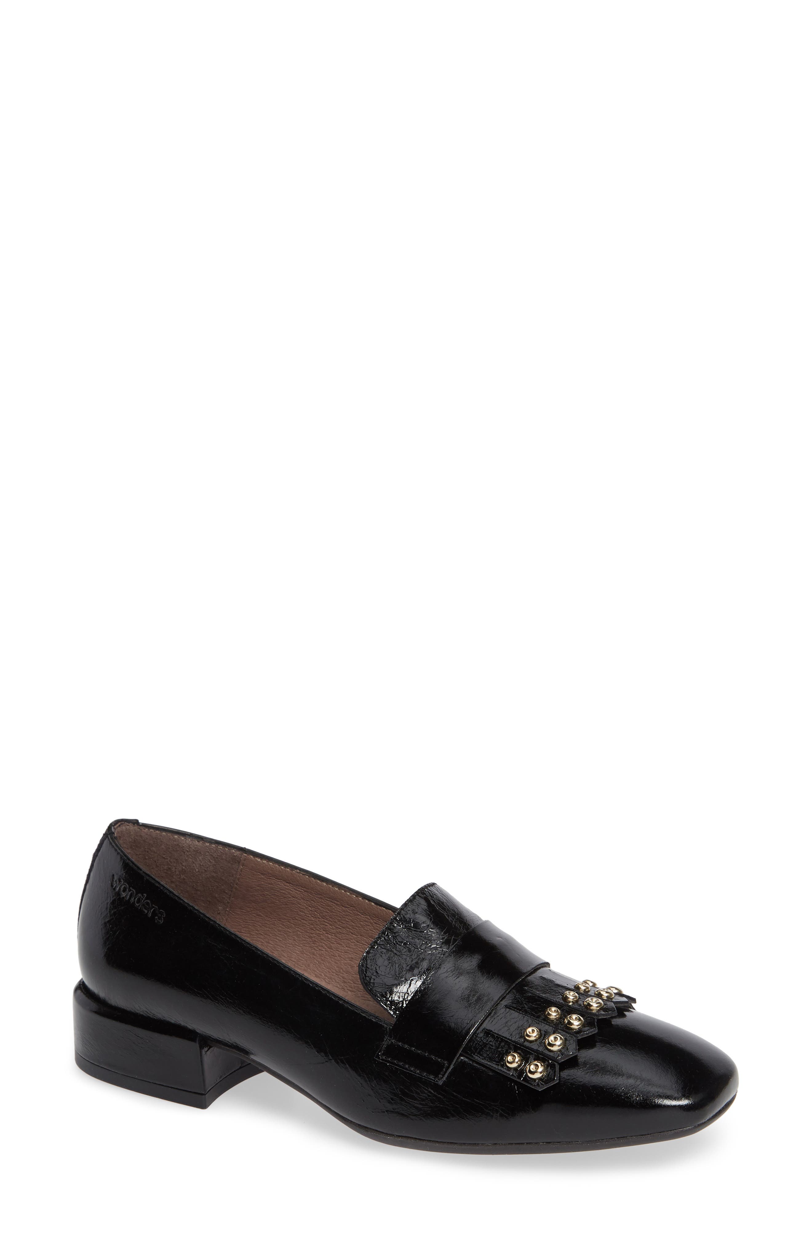 Wonders Low Heel Fringe Loafer - Black