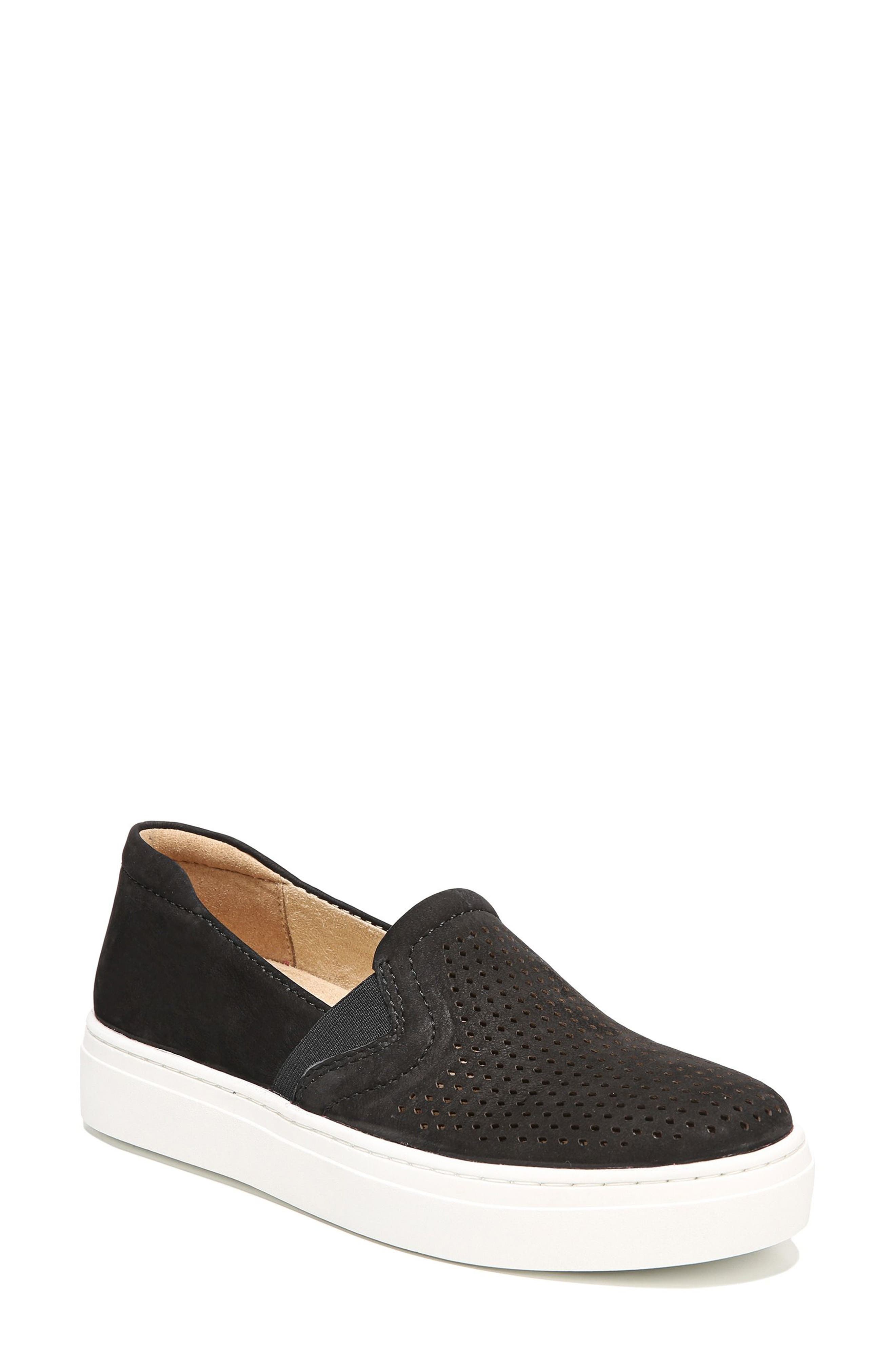 naturalizer slip on