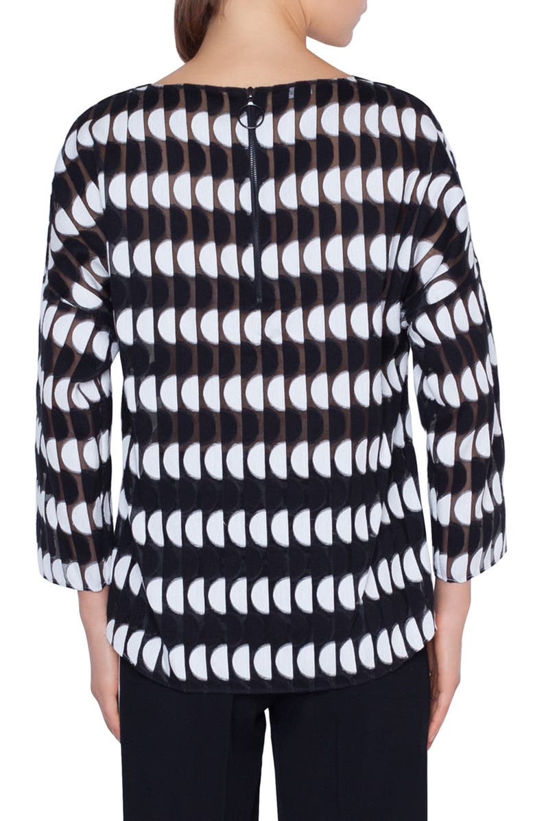 Akris Punto Crewneck Memphis Scallop Cotton Blouse In Nero-crema