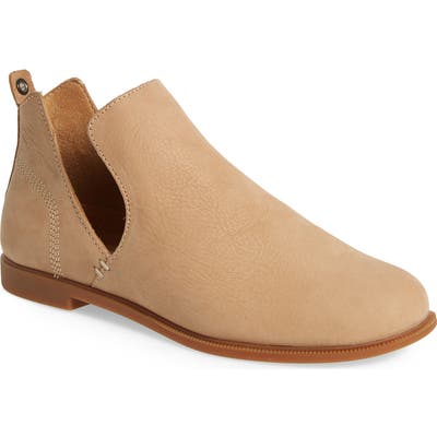 Kodiak Low Rider V-Cut Bootie, Beige