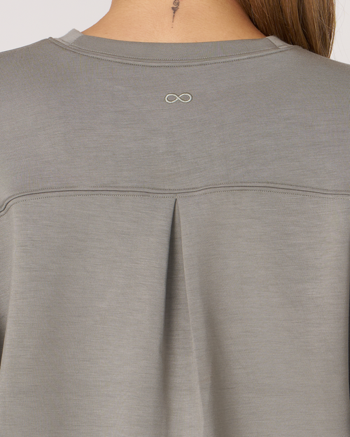 REBODY ACTIVE REBODY ACTIVE ESSENTIAL SCUBA KNIT CREWNECK SWEATSHIRT 