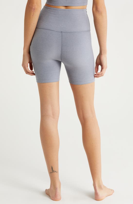 Shop Beyond Yoga Keep Pace Space Dye Bike Shorts In Cloud Gray Heather