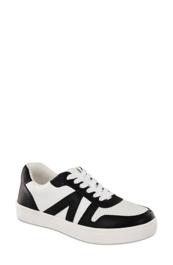 Mia Koast Sneaker In White/black