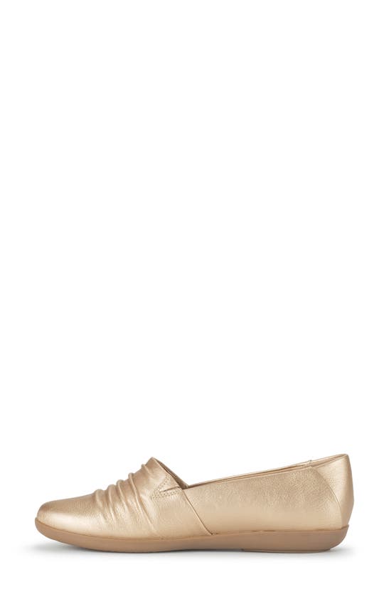 Baretraps Piper Ruched Flat In Light Gold