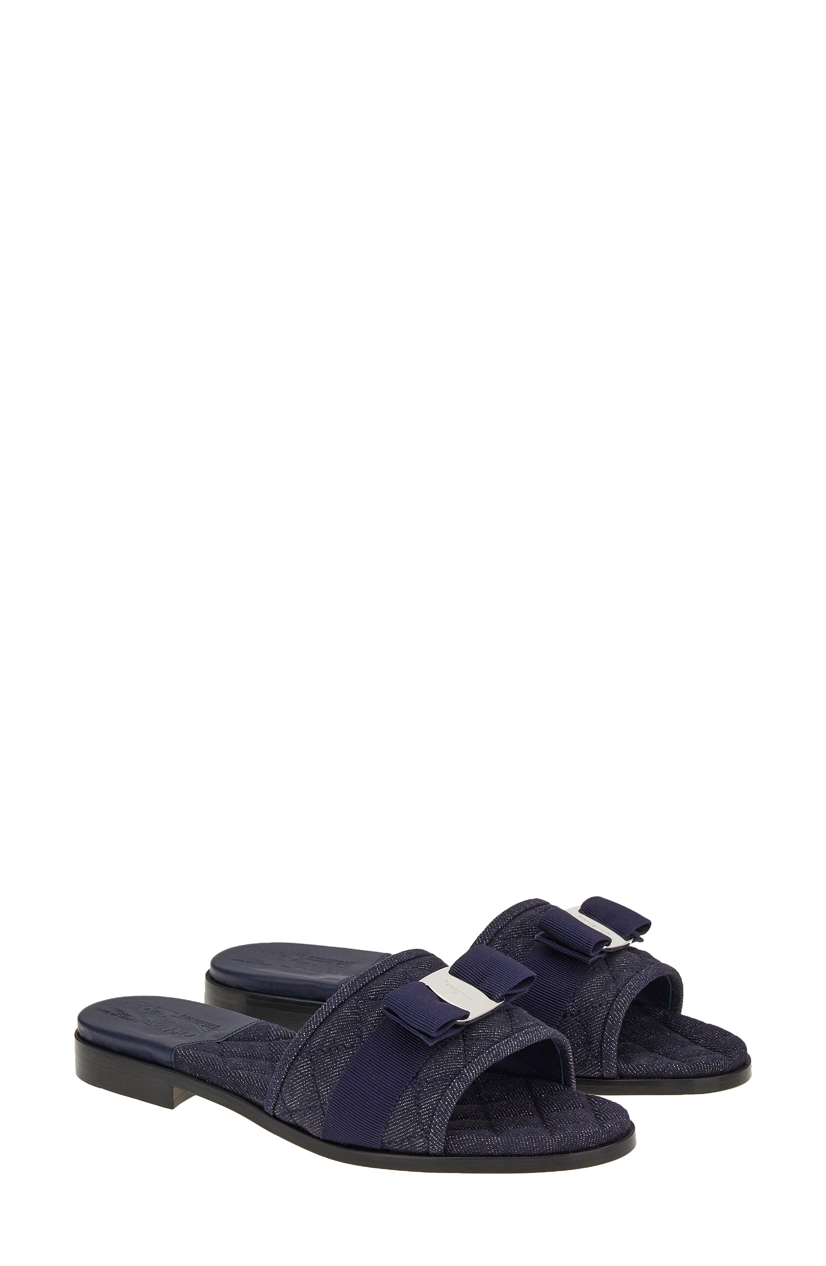 ferragamo flip flops womens