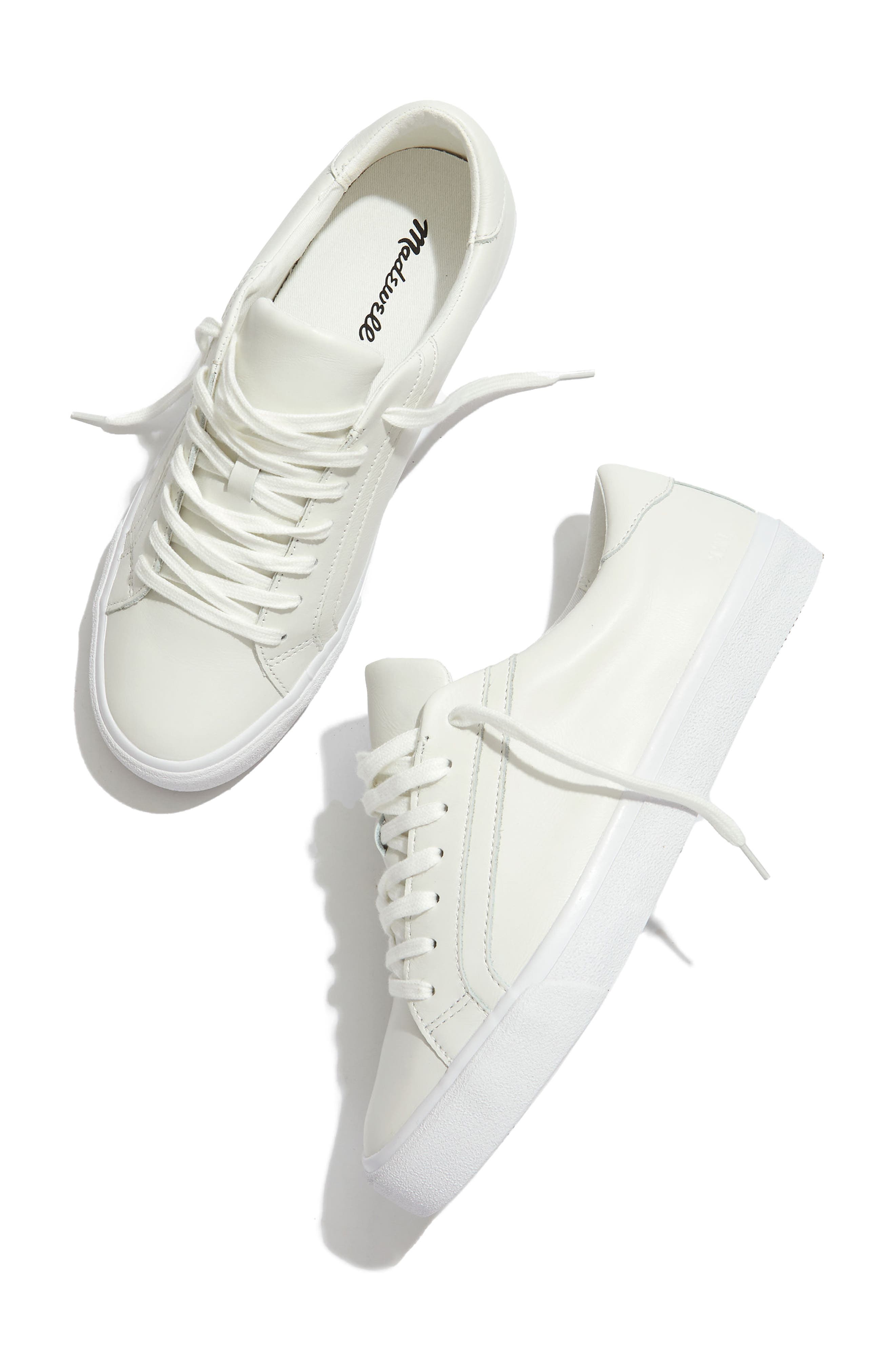 sidewalk low top sneaker