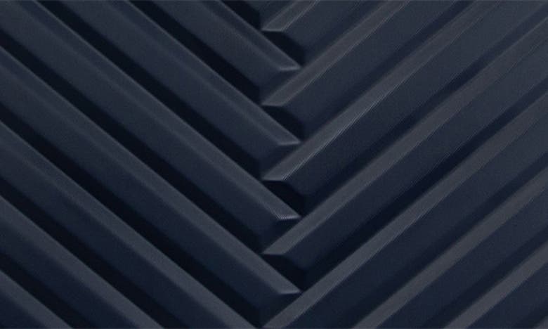 KENNETH COLE MADISON SQUARE 28" HARDSHELL SPINNER CASE