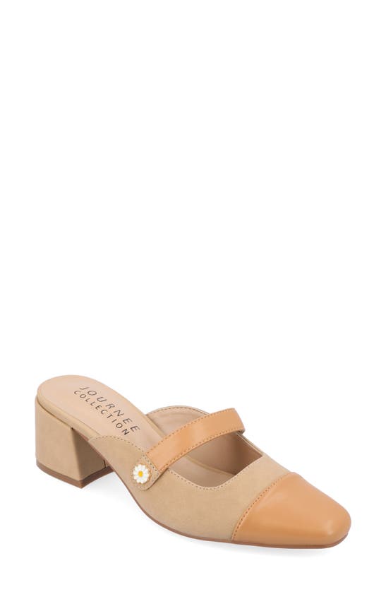 Journee Collection Dalla Pump In Tan