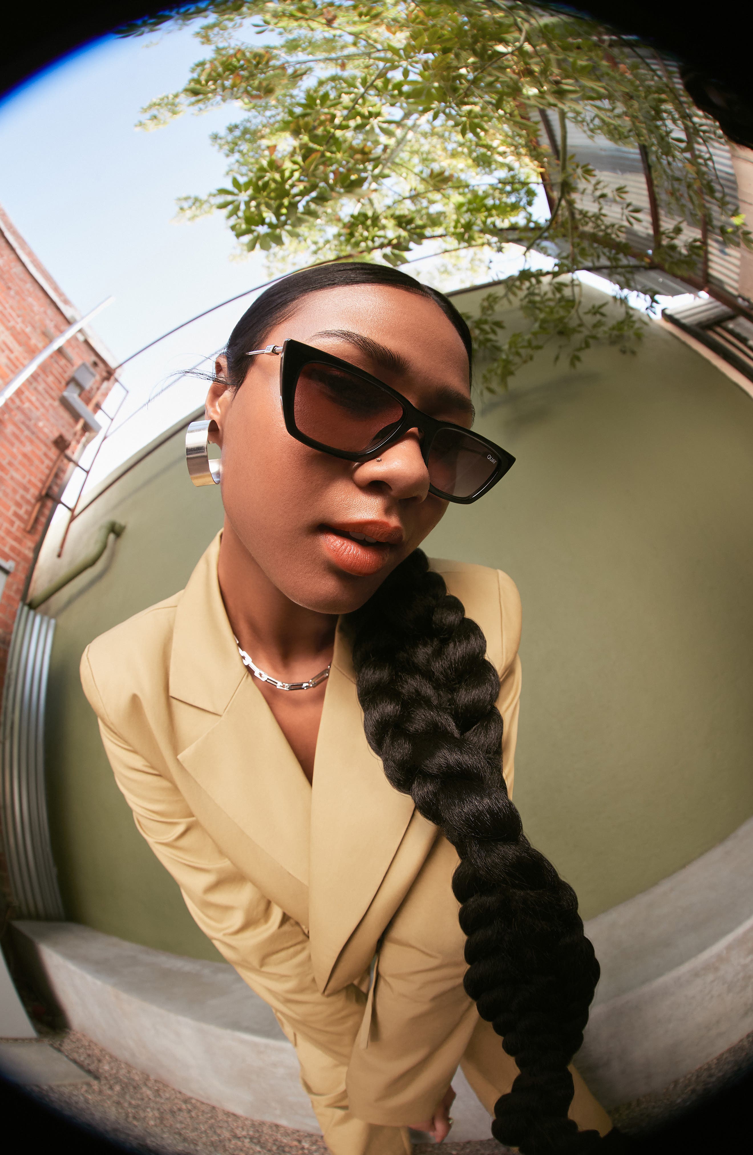 Quay Australia The Kween 41mm Gradient Cat Eye Sunglasses in  display picture 3