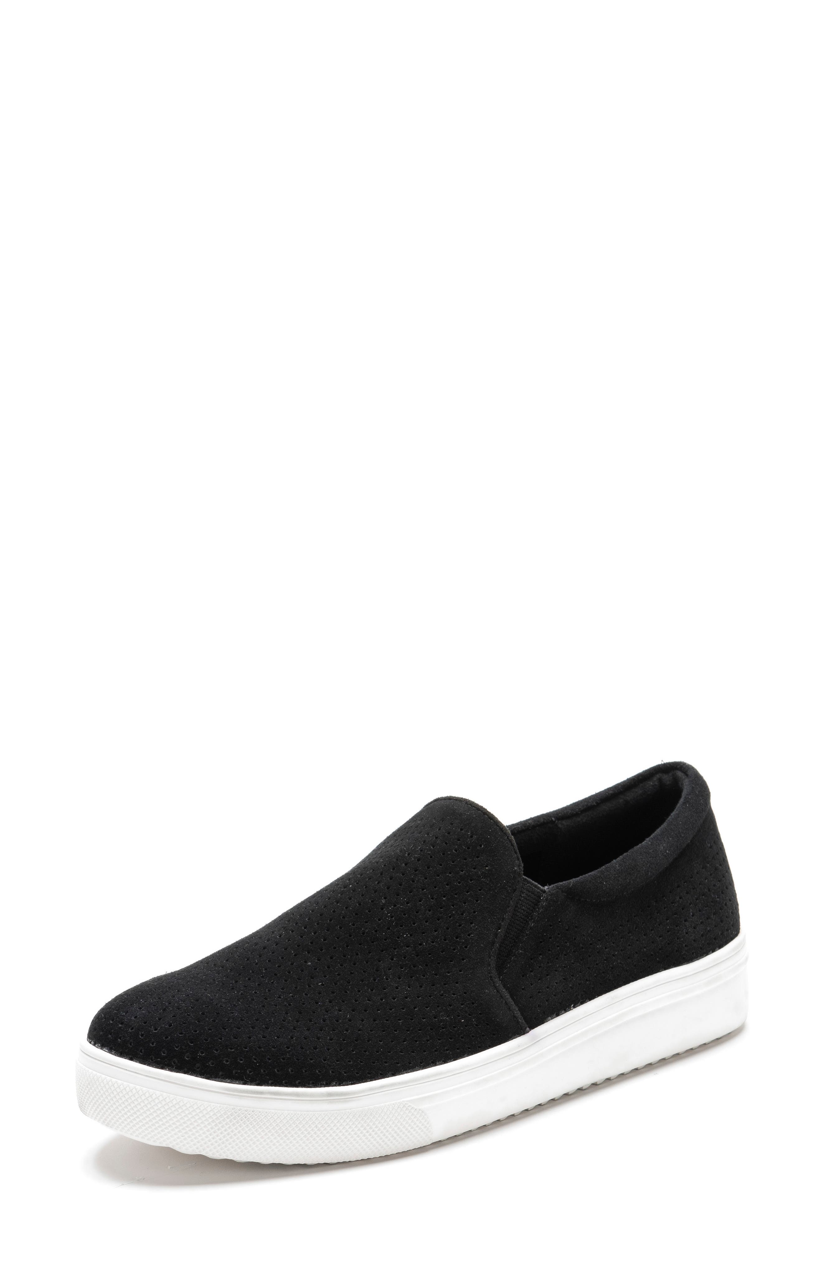 blondo slip on sneakers