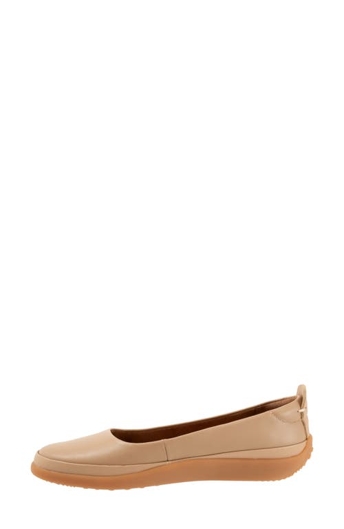 Softwalk ® Disa Flat In Beige