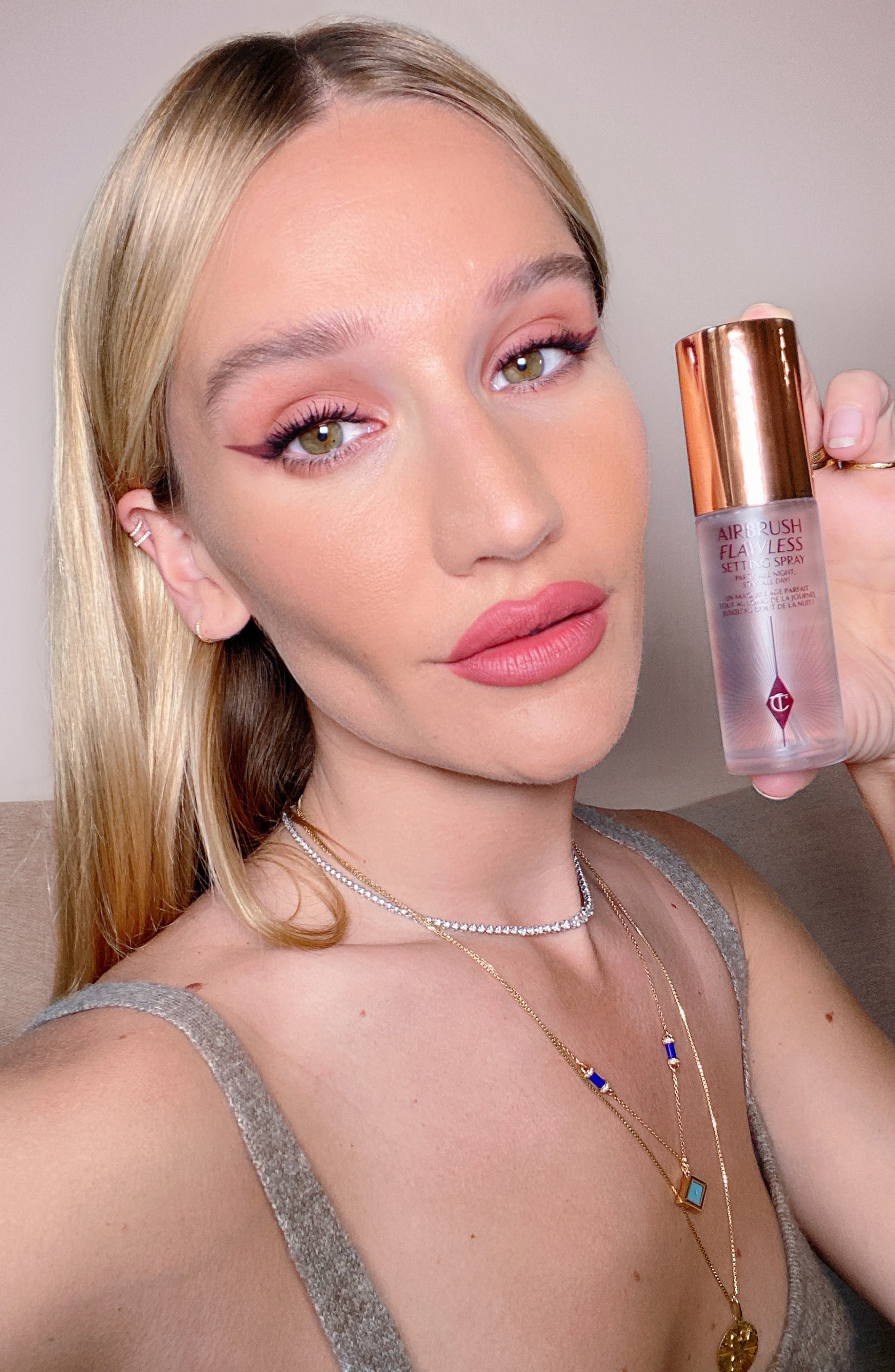 charlotte tilbury airbrush flawless finish spray