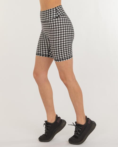 Rebody Active Hybrid Fleece Biker Shorts High Waist 6" In White/black