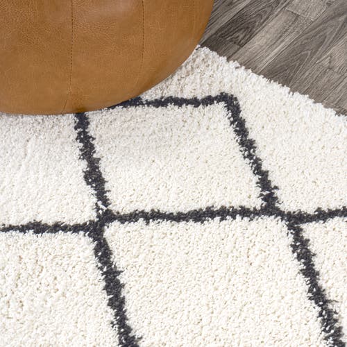 Jonathan Y Cami Moroccan Style Diamond Shag Area Rug In White/gray