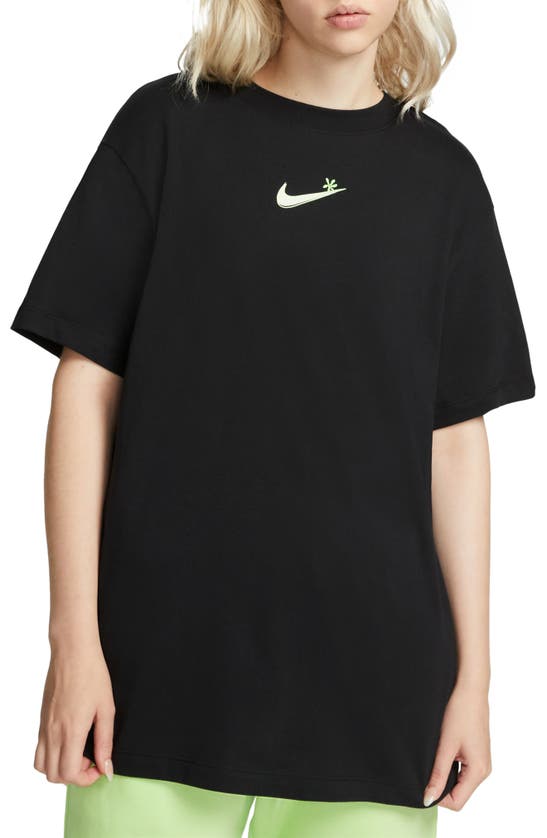 Nike Sportswear Boyfriend Swoosh Logo T-shirt In Black
