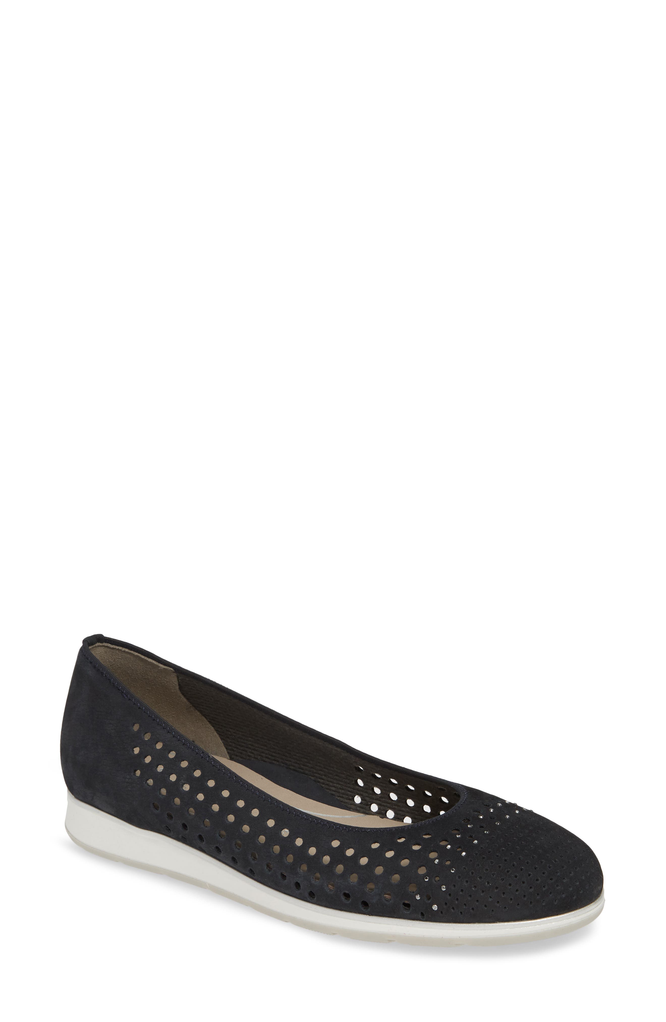Ara Shea Flat