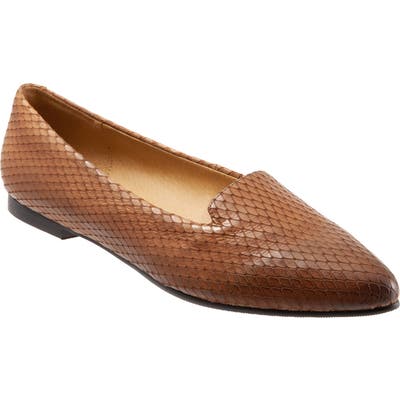 Trotters Harlowe Pointy Toe Loafer WW - Brown