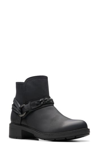 Clarks Hearth Kaylie Leather Bootie In Black Oily Leather