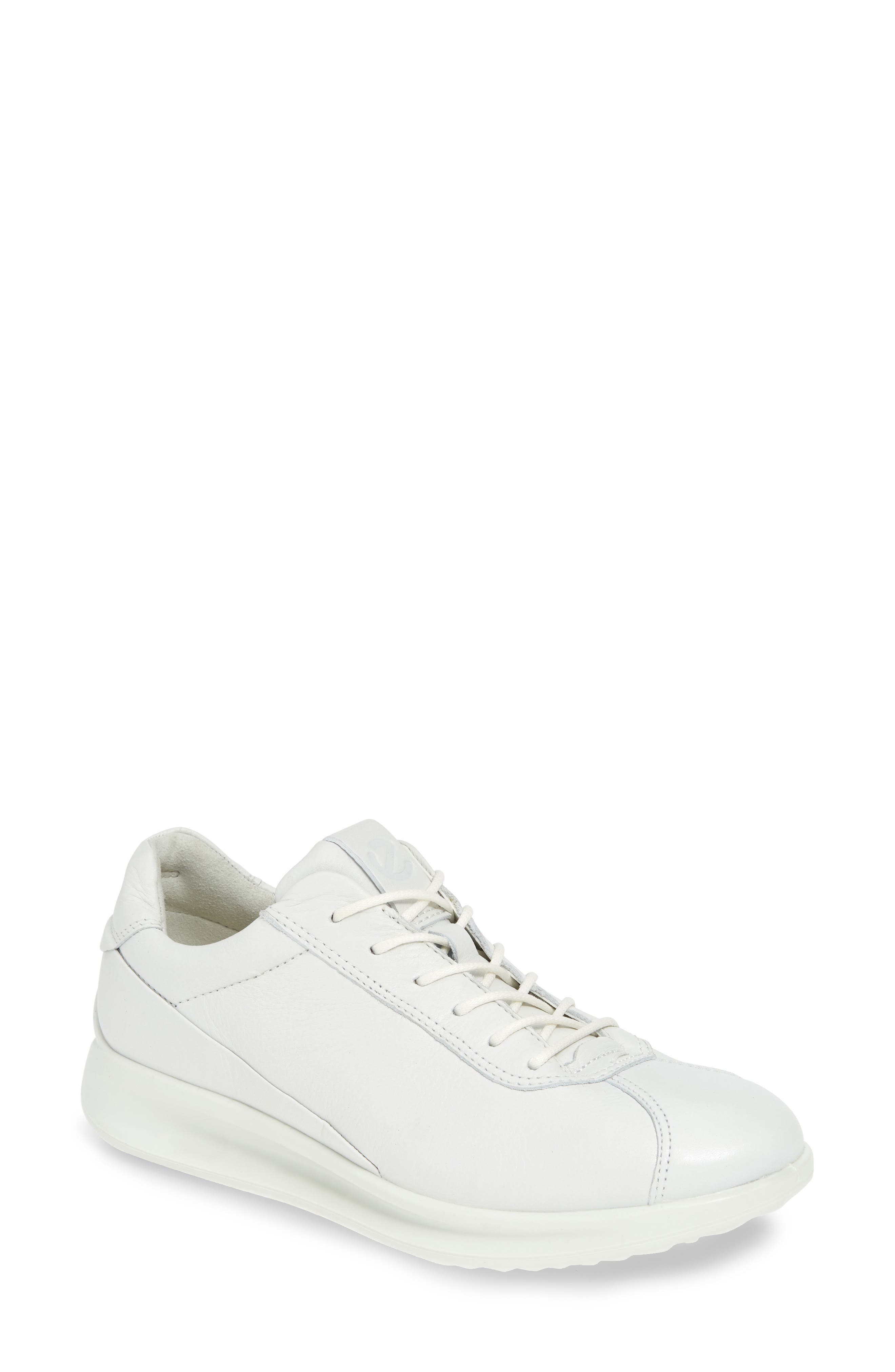Ecco Aquet Lace-Up Sneaker