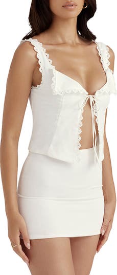 Honet - Lace Trim Hook-And-Eye Tank Top
