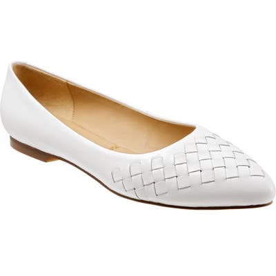 Trotters Estee Pointed Toe Flat, White