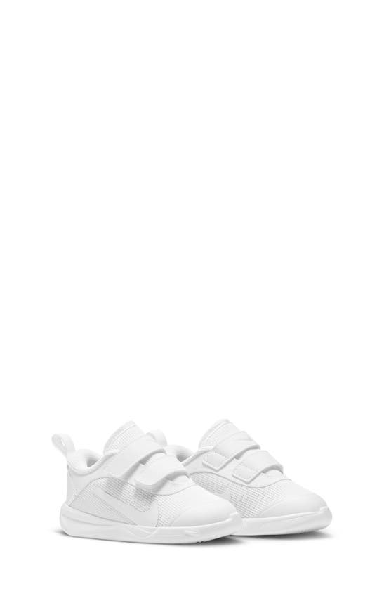 Nike Kids' Omni Multi-court Sneaker In White/ Pure Platinum/ White