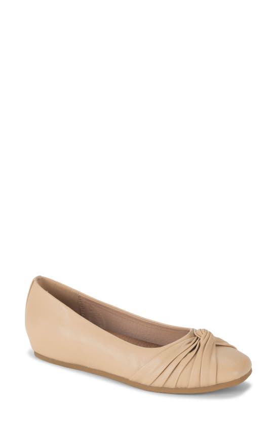 Shop Baretraps Chainey Flat In Natural