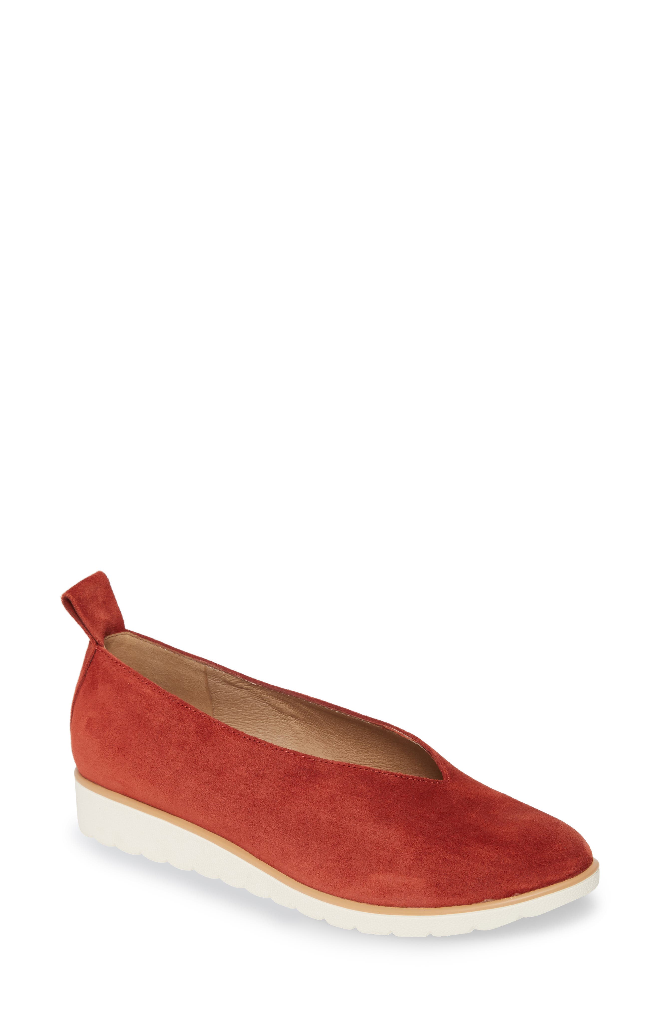 eileen fisher humor flat