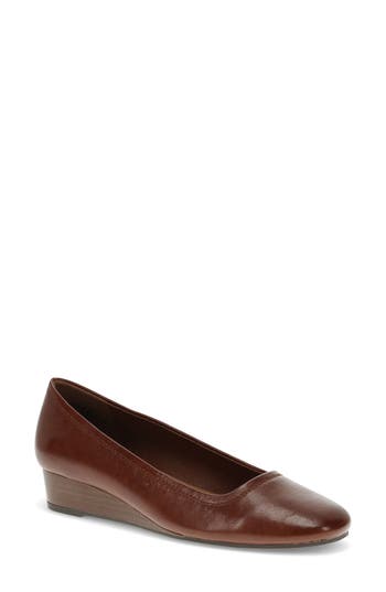 Shop Baretraps Covette Casual Flat In Mahogany